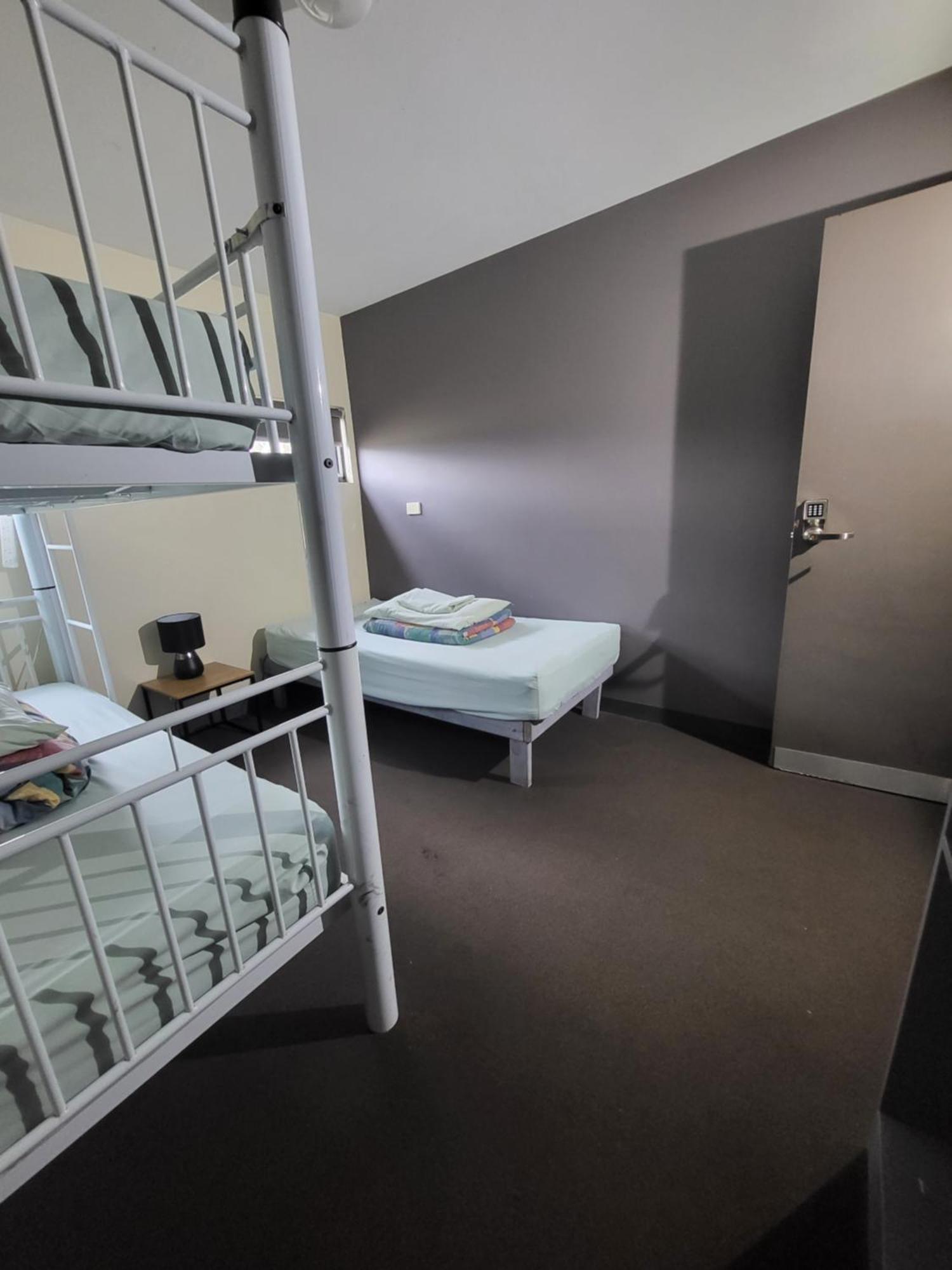 Swansea Backpackers Hostel Room photo