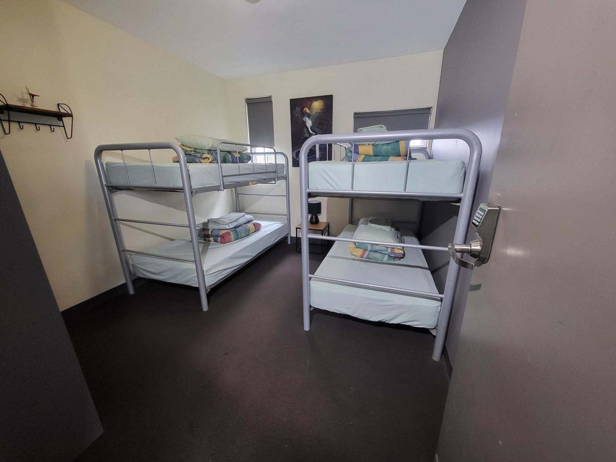 Swansea Backpackers Hostel Room photo