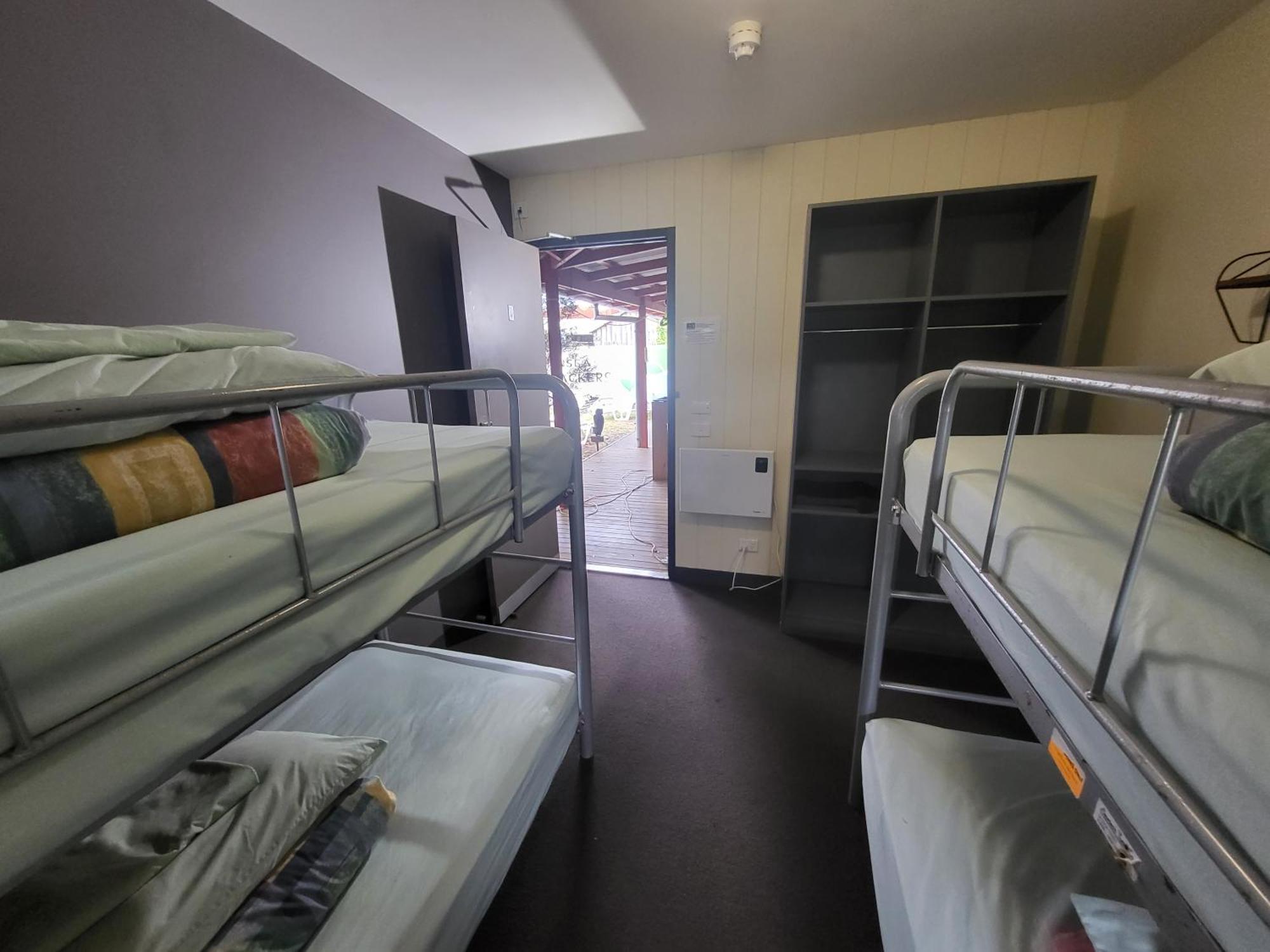 Swansea Backpackers Hostel Room photo
